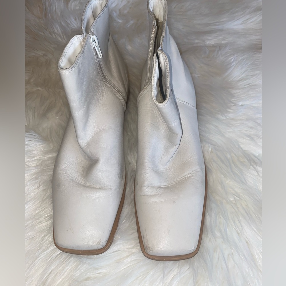 Off White leather Boots made in Brazil size 10 zipper inseam in good condition